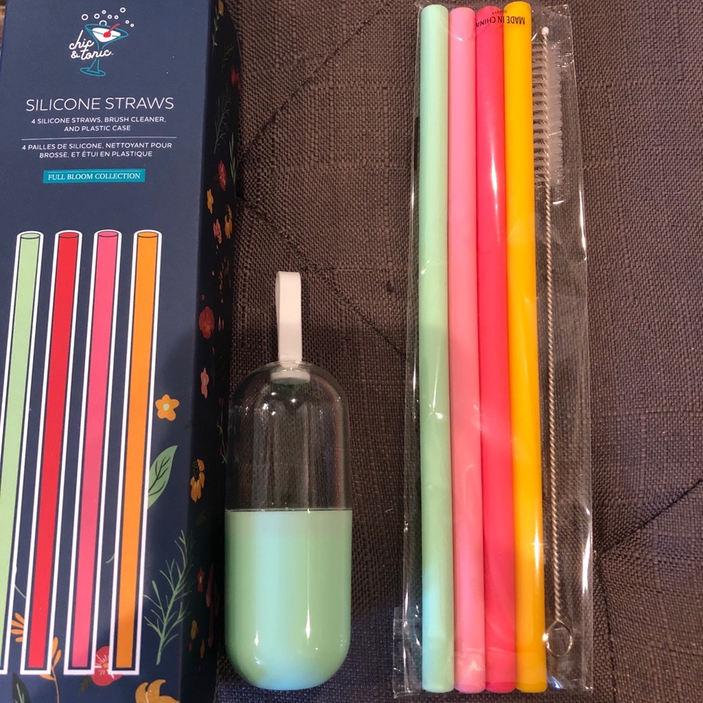 Silicone straws, brush cleaner and plastic case